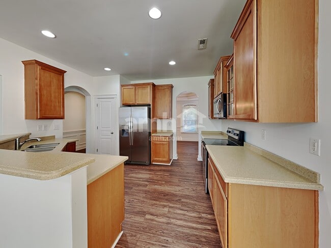 Photo - 3041 Scottcrest Way