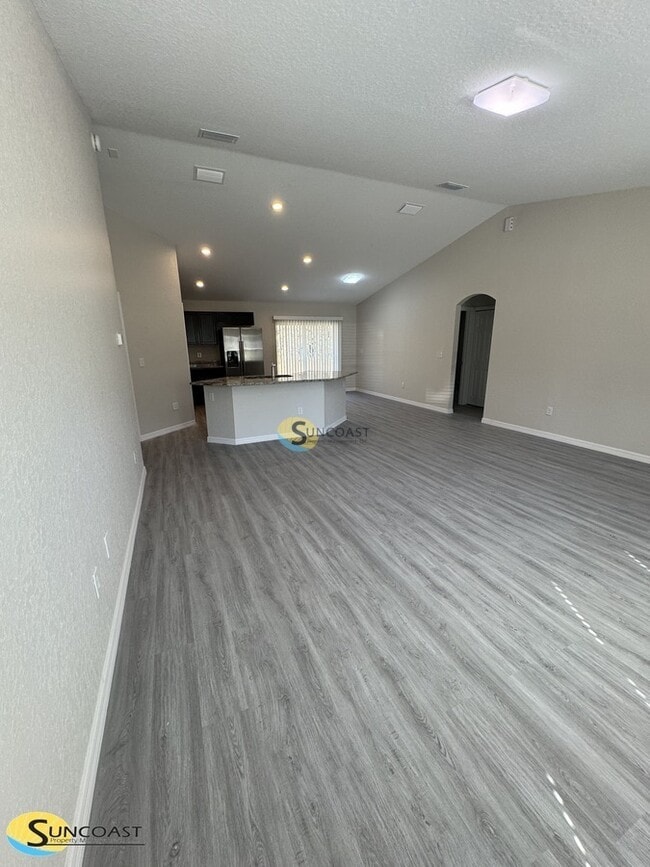 Photo - 10 Spruce Pl