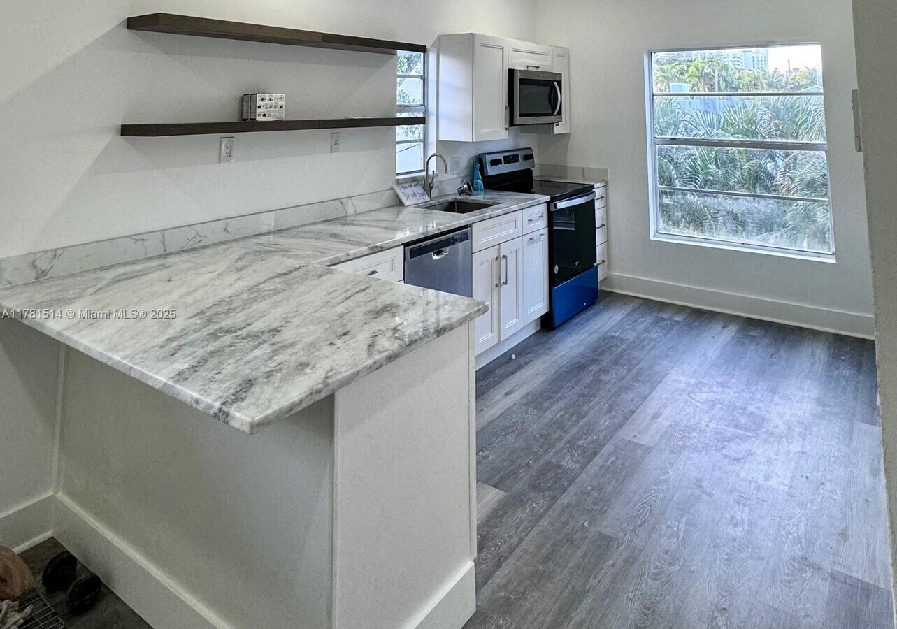 Photo - 708 SE 6th Ct Apartment Unit 3
