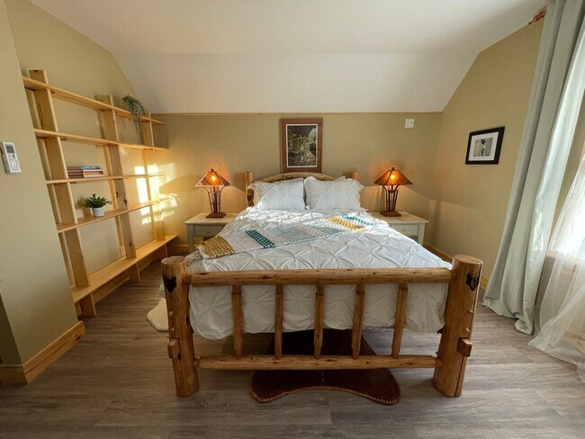 Photo - 1029-1029 9 St SE Unit Second Story Suite