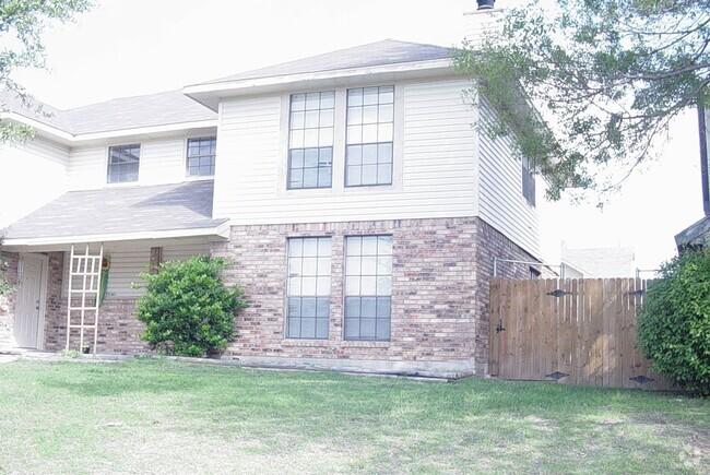 Building Photo - 3-Bedroom, 2.5 bath with 2 car garage in F... Rental