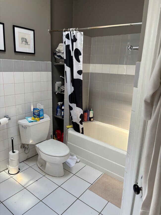 Photo - 3832 N Lakewood Ave Unit 2nd