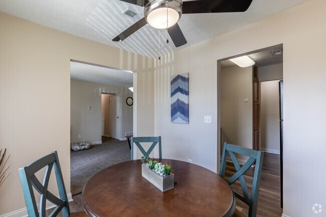 Hickory: Dining room/ Living room