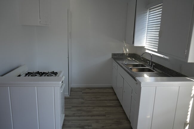 Photo - 11622 1/2 Chandler Blvd