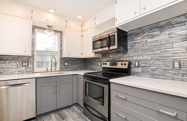 Photo - 408 15th Ave SW