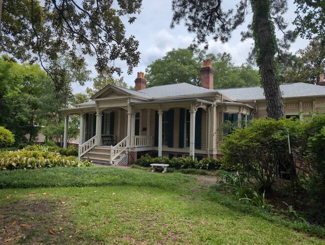 Photo - 1074 Georgia Ave