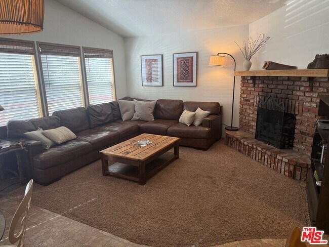 Photo - 42810 Willow Ave