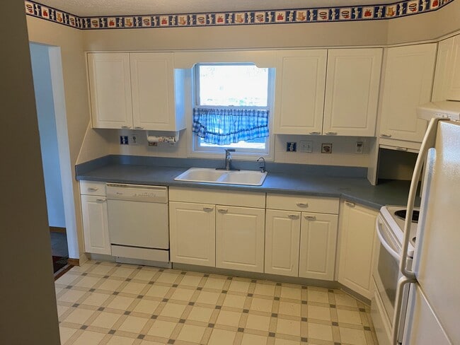 Kitchen - 1174 Madison Ave Unit T1