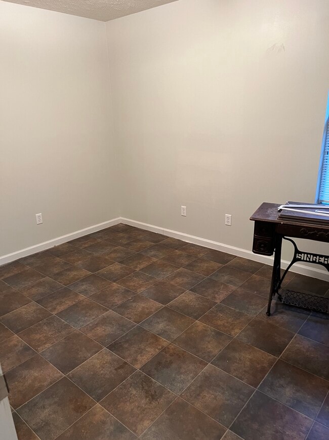 Photo - 1804 Droke Rd