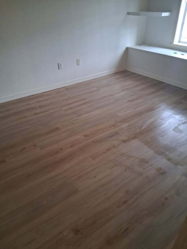 Photo - 1650 W Nikolaus