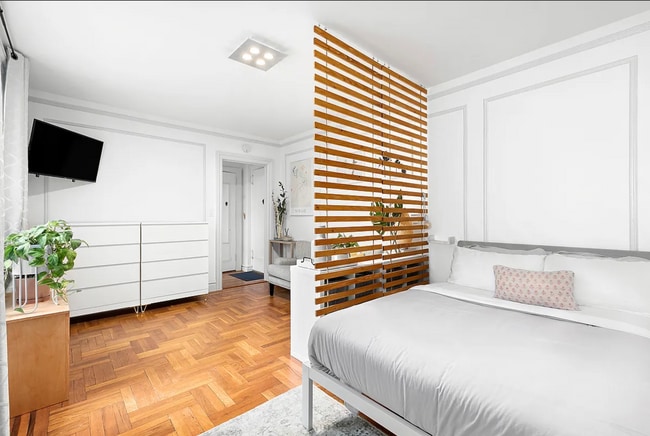 Photo - 176 E 95th St