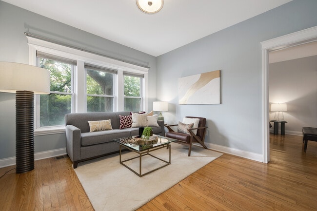 Photo - 3805 N Ravenswood Ave Unit 1