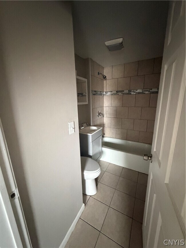 Photo - 214 Rowland St