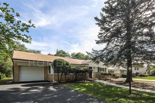 Building Photo - 1219 Oakmont Ave