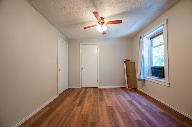 Photo - 977 Riverside Dr Unit B