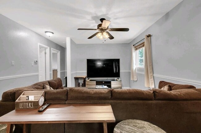 Photo - 341 Longfellow Dr