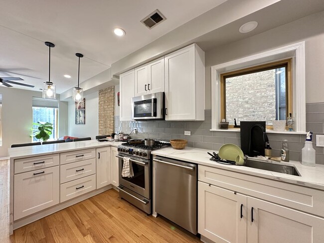 Photo - 1424 N Bosworth Ave Unit 1