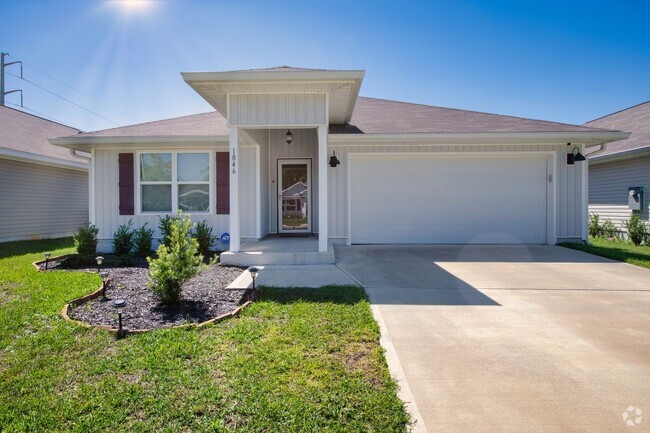 Building Photo - Gorgeous home with Solar Panels minutes to...