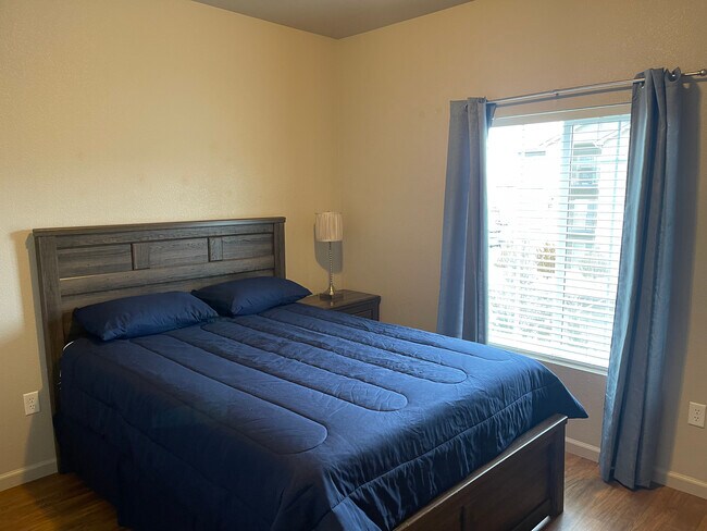 Guest bedroom, fits a queen size bed