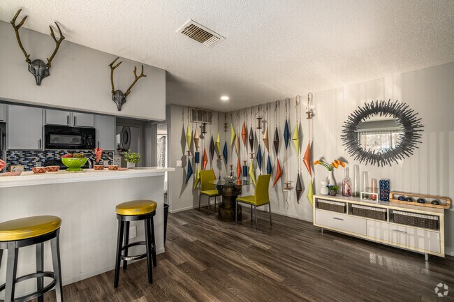 1BR, 1BA - 601SF - Dining Room