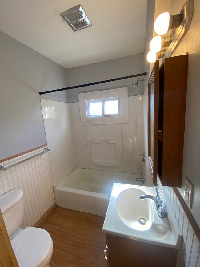 Building Photo - 13 Andrew St Unit 1 Rental