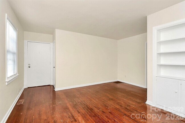 Photo - 540 Wakefield Dr Unit B