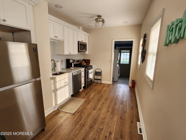 Photo - 6 Avenel Blvd