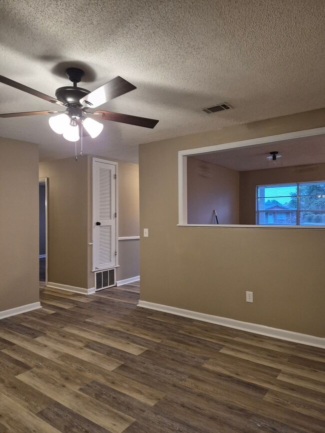 145 Deerwood Ct