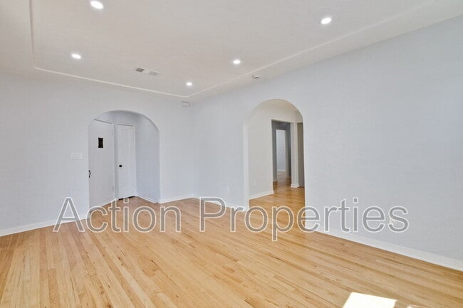 Photo - 152 S Bayview Ave