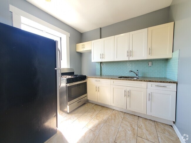 Building Photo - 557 Ocean Ave Unit 5 Rental