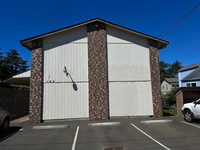 Building Photo - 1046/A/ Unit 1046/A/2