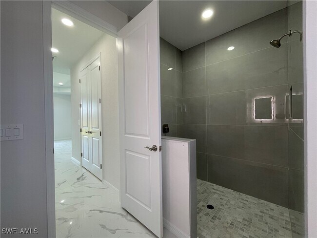 Building Photo - 2614 NW 20th Terrace