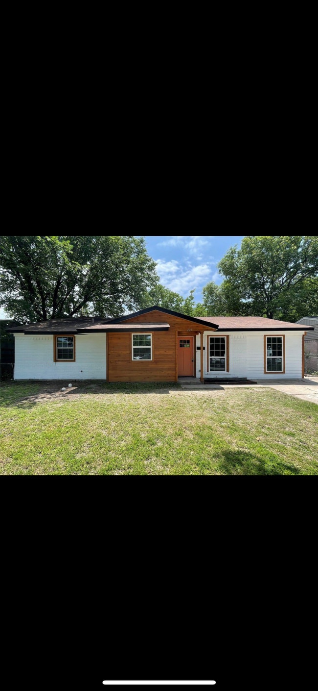 Building Photo - 225 E Coral Way Rental