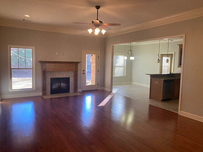 Photo - 3 bed / 2 bath Forest Glen