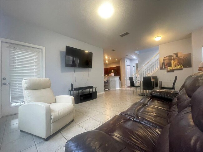 Photo - 2388 Grand Central Pkwy