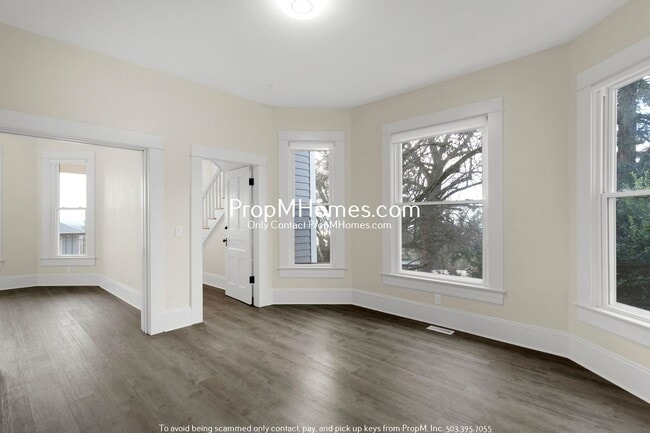 Photo - Updated Lair Hill Victorian with Willamette River & Mt Hood Views!