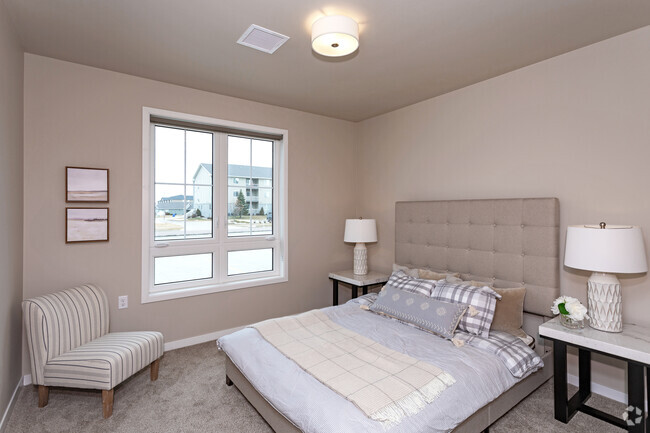 1BR, 1BA, Den - 950SF