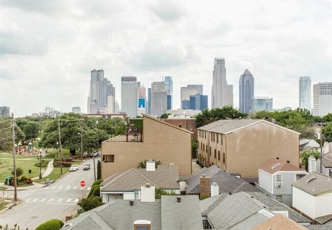 1406 Pecos St