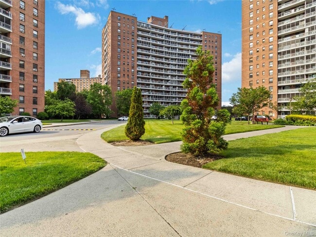 Photo - 61-25 98th St Unit 2H