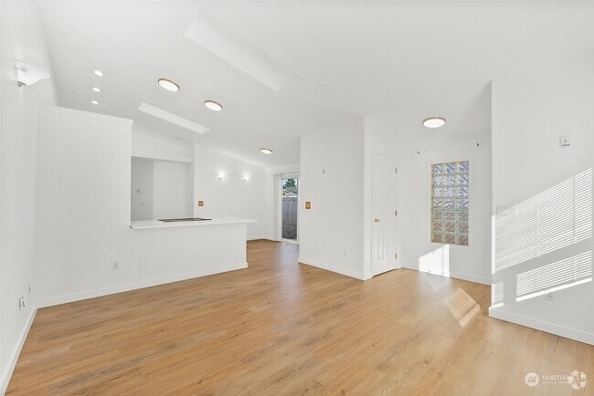 Building Photo - 4820 N Pearl St Rental