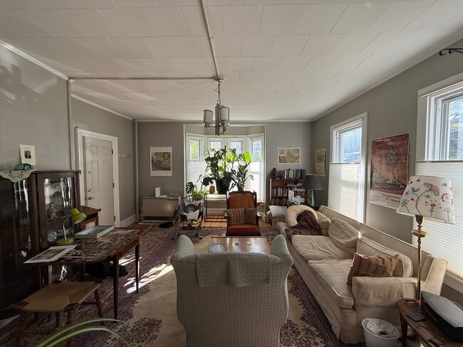 Building Photo - 10 Gilman St Unit 2