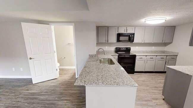 Photo - The Groves @ 665