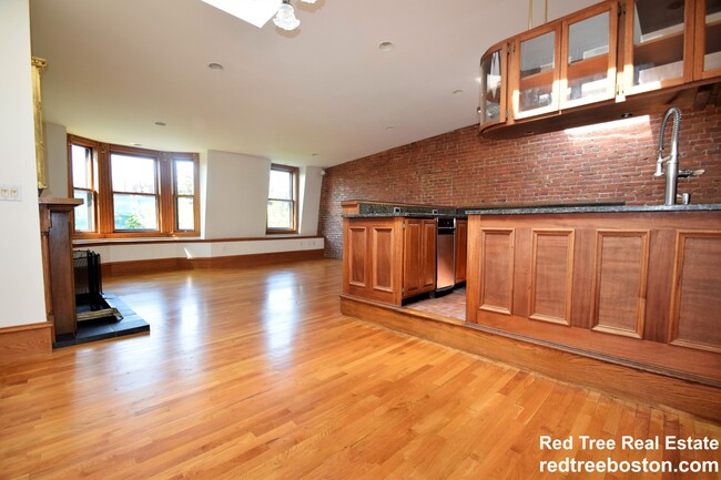 Photo - 17 Holyoke St Condo Unit 3