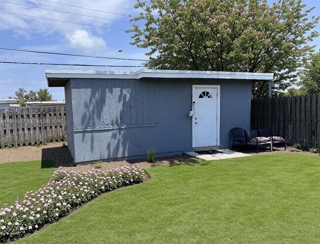 Photo - 1885 NE 53rd St