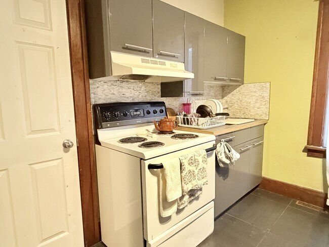 Photo - 693 Partington Ave Unité 2