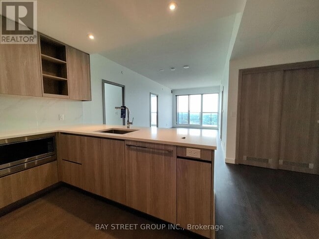 Photo - 27 McMahon Dr Unit 2702