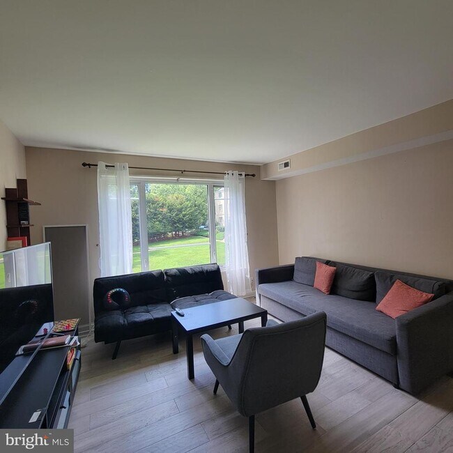 Photo - 10407 Montrose Ave Unit 201