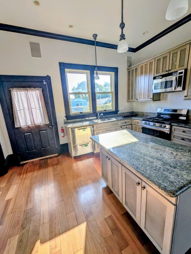 Photo - 1418 67th St