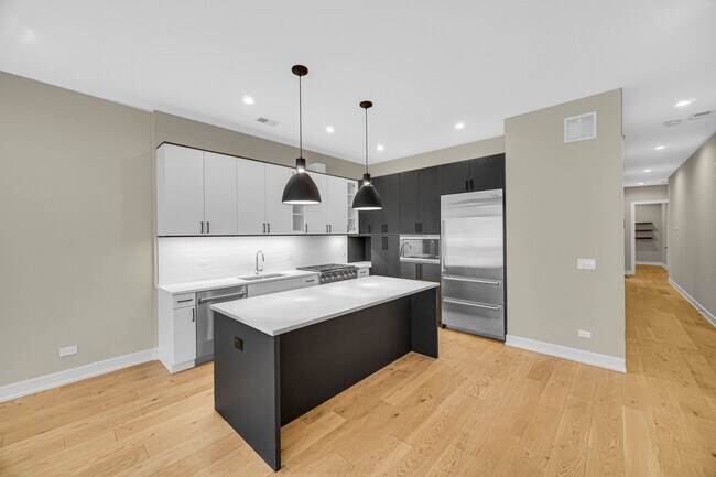 Photo - 1203 W Augusta Blvd Unit 2S
