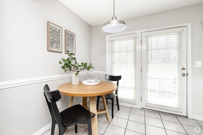 2BR, 1.5 - 1,100SF - Dining Room